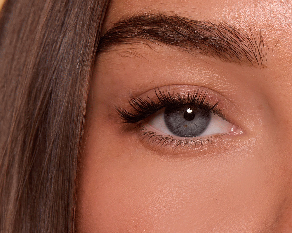 A Revolution that Transcends Time: How False Eyelashes Reinvented Modern Glamour - MiracleMe False Eyelashes