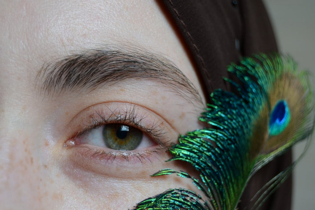Feather-light Fibers: The Secret to Bright Eyes - MiracleMe False Eyelashes